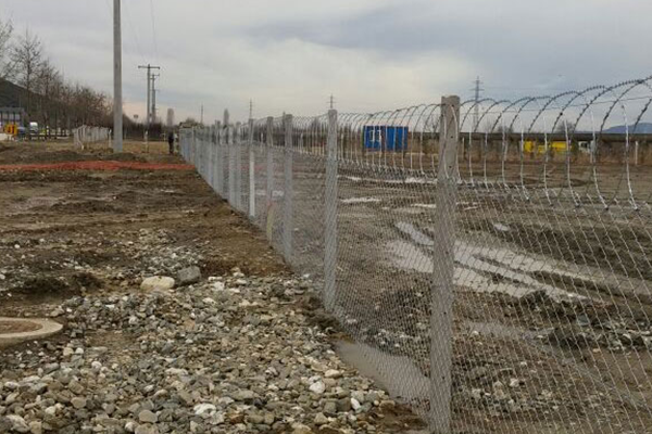 Beton Direkli Tel Çit